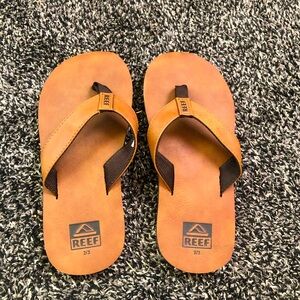 Reef sandals/flip flops little boys youth size 2/3 Like New!